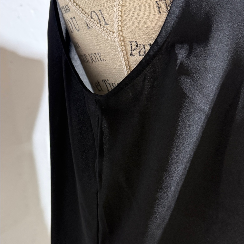 Worthington Elegant Black Sleeveless Top - Picture 5 of 9